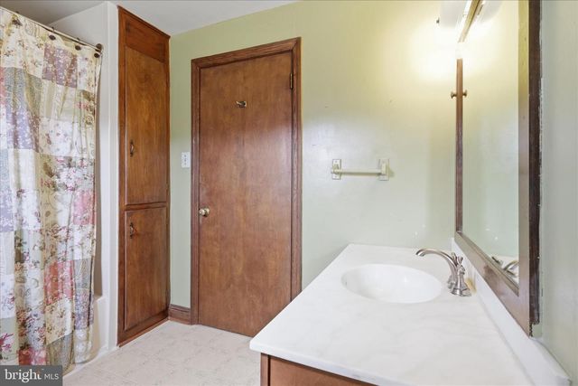216 MARYLAND AVE, Hancock, MD 21750