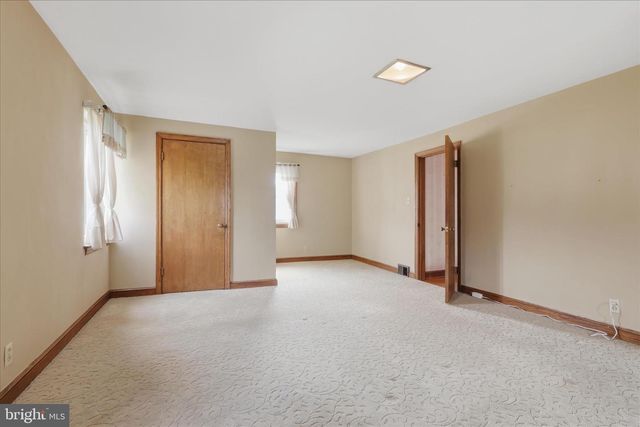 216 MARYLAND AVE, Hancock, MD 21750