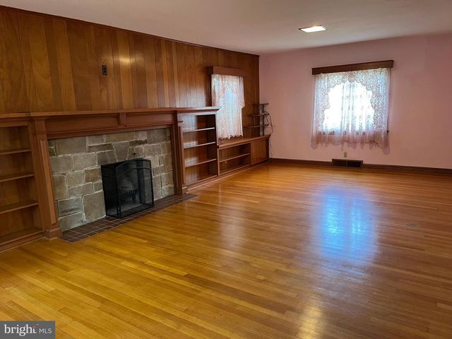 216 MARYLAND AVE, Hancock, MD 21750