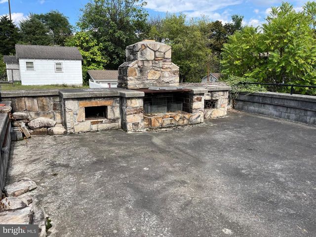 216 MARYLAND AVE, Hancock, MD 21750