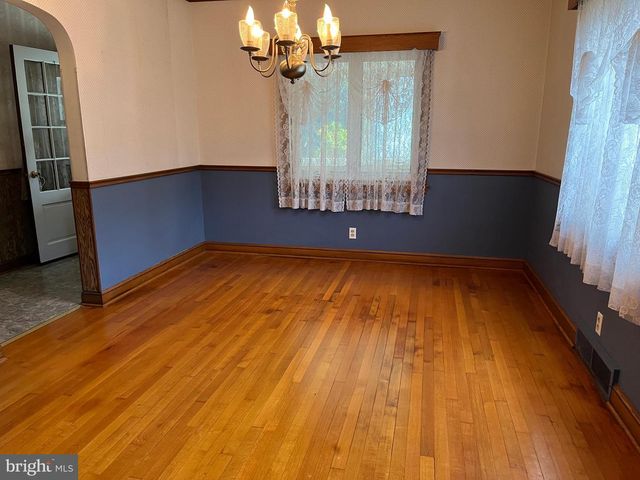 216 MARYLAND AVE, Hancock, MD 21750