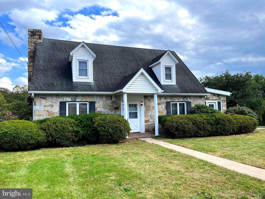 216 MARYLAND AVE, Hancock, MD 21750