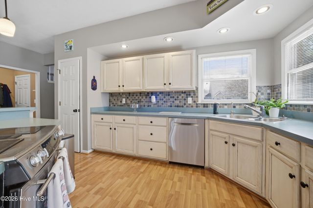 147 N Point Boulevard, Moyock, NC 27958