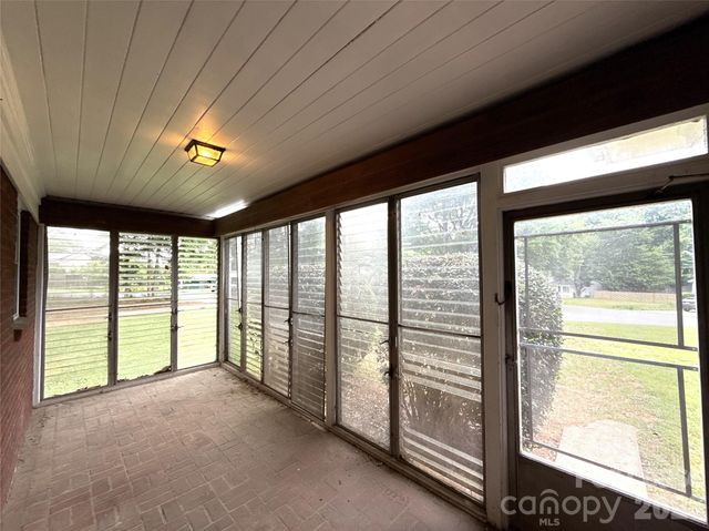 2000 Weststone Drive, Charlotte, NC 28208