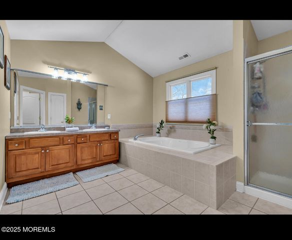 9 Mehar Court, Jackson, NJ 08527