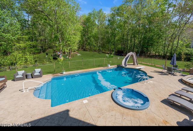 9 Mehar Court, Jackson, NJ 08527