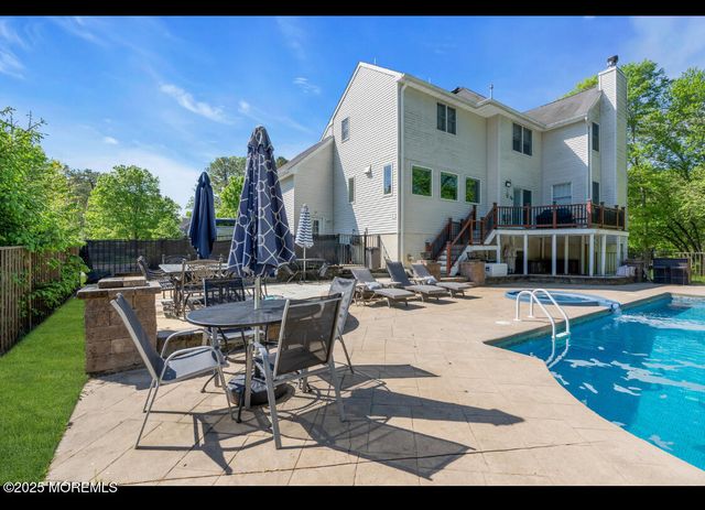 9 Mehar Court, Jackson, NJ 08527