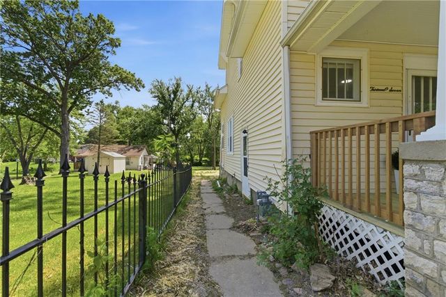 1307 Spruce Street, Leavenworth, KS 66048