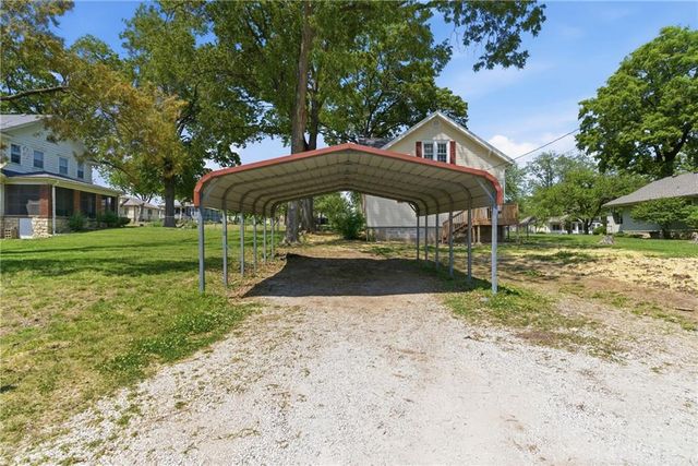 1307 Spruce Street, Leavenworth, KS 66048