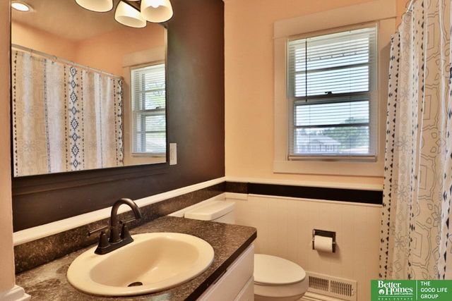 1805 N 78 Street, Omaha, NE 68114