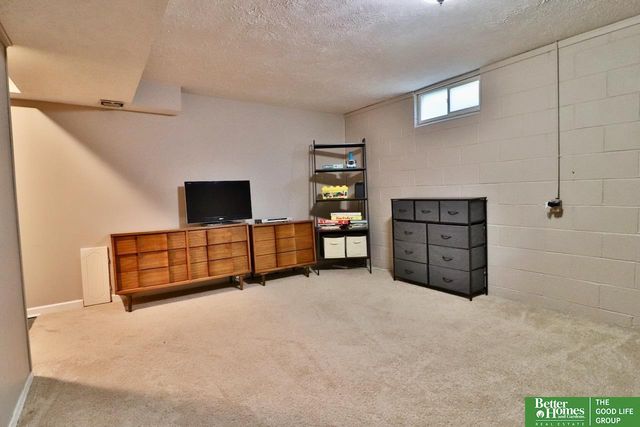 1805 N 78 Street, Omaha, NE 68114