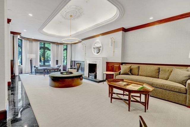 390 Commonwealth Ave 809, Boston, MA 02215