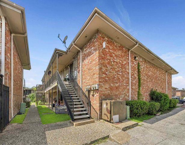 9616 Long Point Road 33, Houston, TX 77055