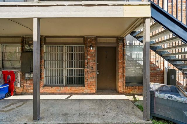 9616 Long Point Road 33, Houston, TX 77055