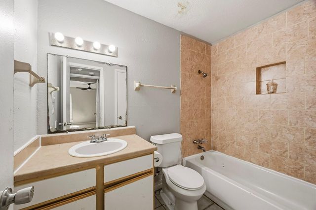 9616 Long Point Road 33, Houston, TX 77055