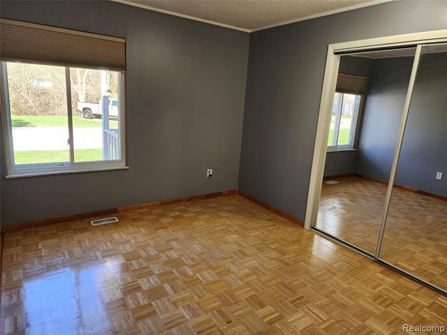 635 Sherry Drive, Lake Orion, MI 48362