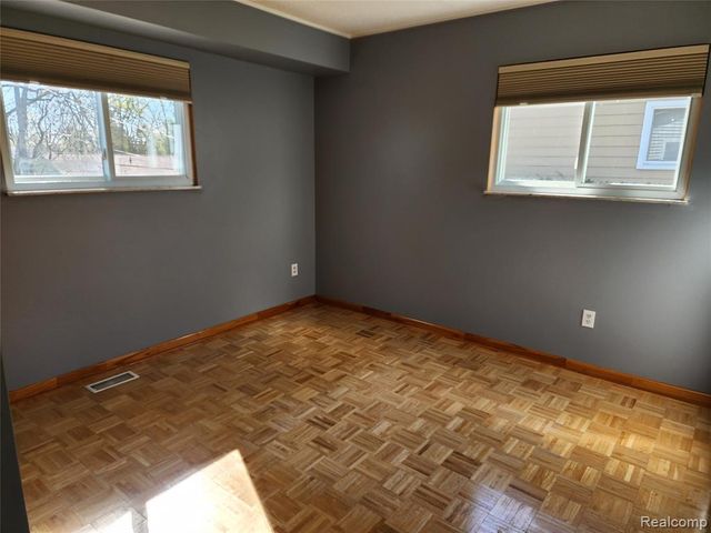 635 Sherry Drive, Lake Orion, MI 48362