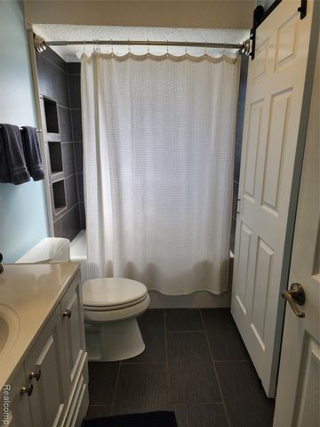 635 Sherry Drive, Lake Orion, MI 48362