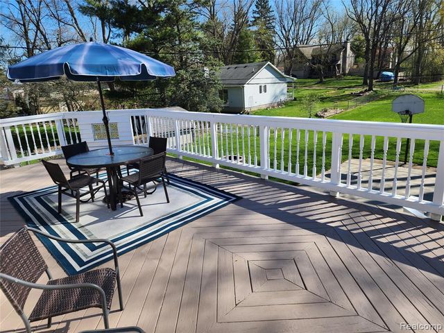 635 Sherry Drive, Lake Orion, MI 48362