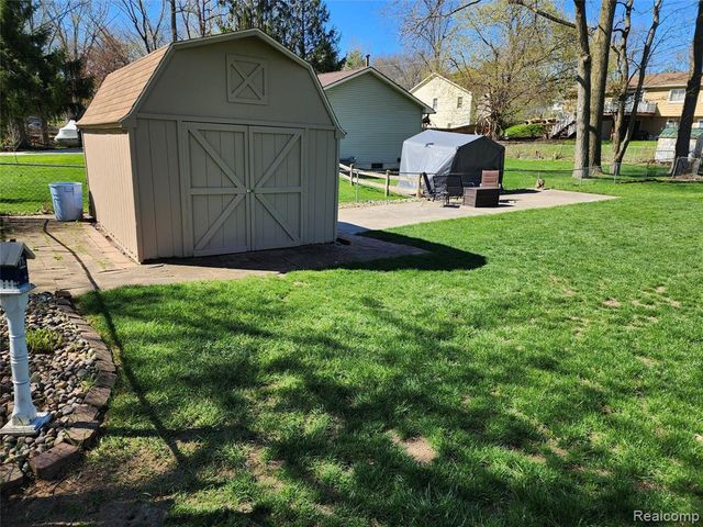 635 Sherry Drive, Lake Orion, MI 48362