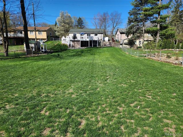 635 Sherry Drive, Lake Orion, MI 48362