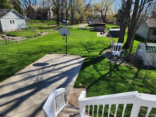 635 Sherry Drive, Lake Orion, MI 48362