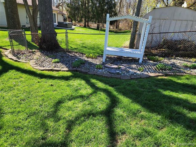 635 Sherry Drive, Lake Orion, MI 48362