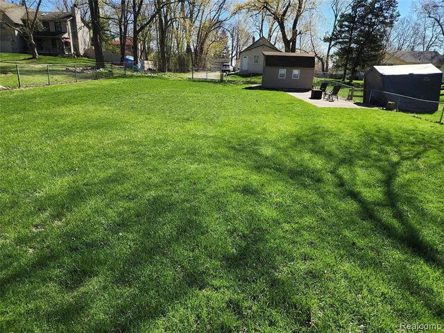 635 Sherry Drive, Lake Orion, MI 48362