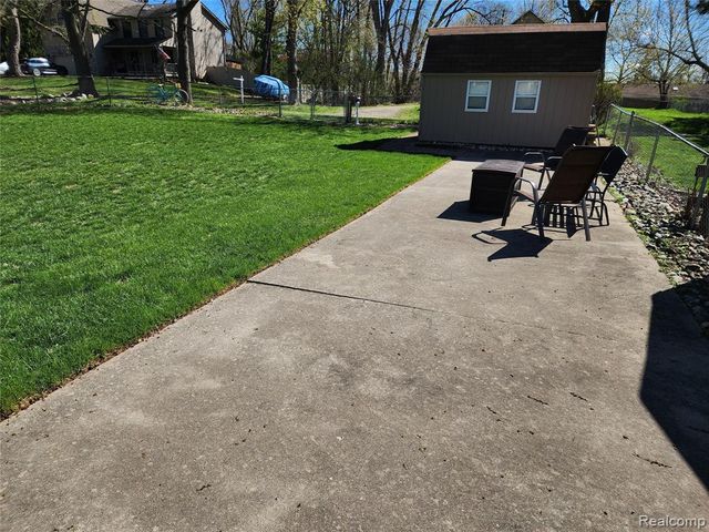 635 Sherry Drive, Lake Orion, MI 48362