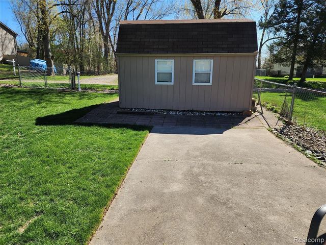 635 Sherry Drive, Lake Orion, MI 48362