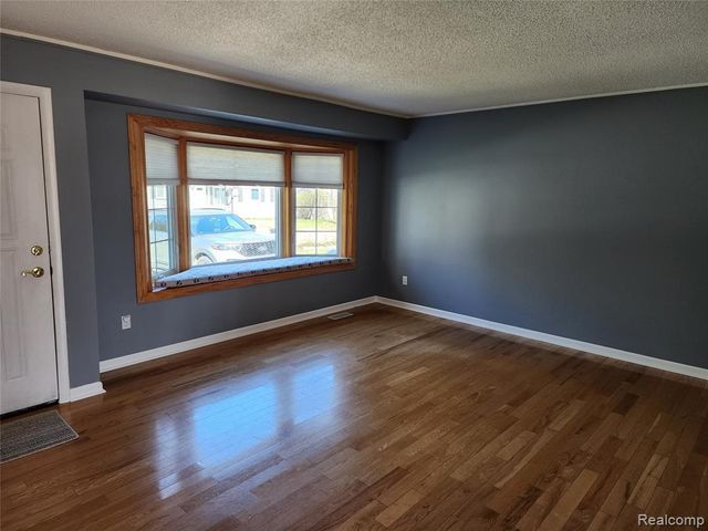 635 Sherry Drive, Lake Orion, MI 48362