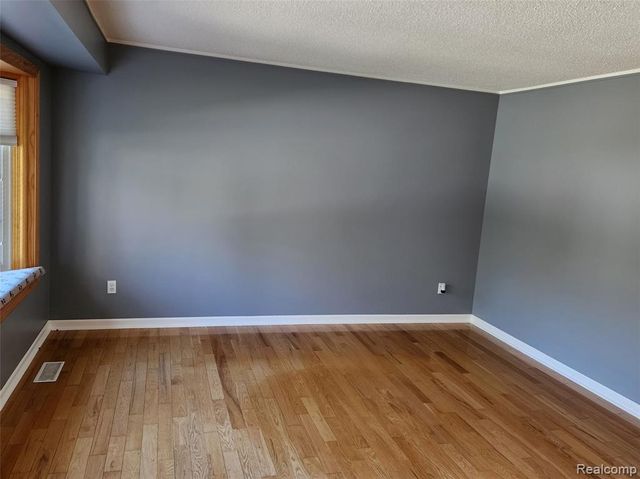 635 Sherry Drive, Lake Orion, MI 48362