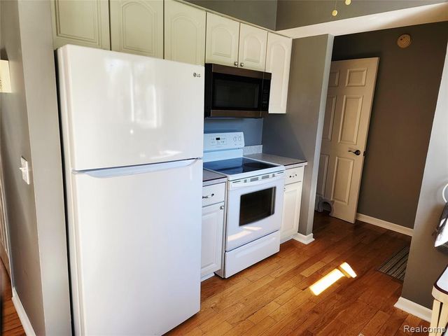 635 Sherry Drive, Lake Orion, MI 48362
