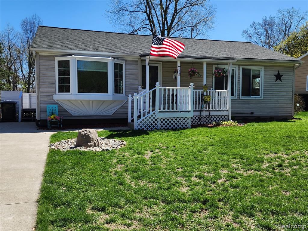 635 Sherry Drive, Lake Orion, MI 48362