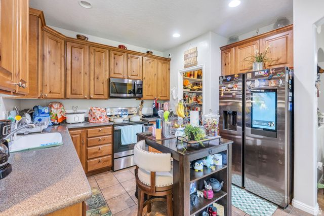 4618 W OYSTER SHELL RD, South Jordan, UT 84009