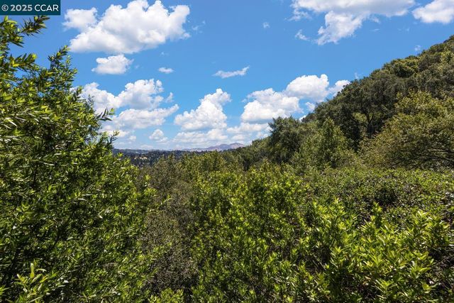 37 La Madronal, Orinda, CA 94563