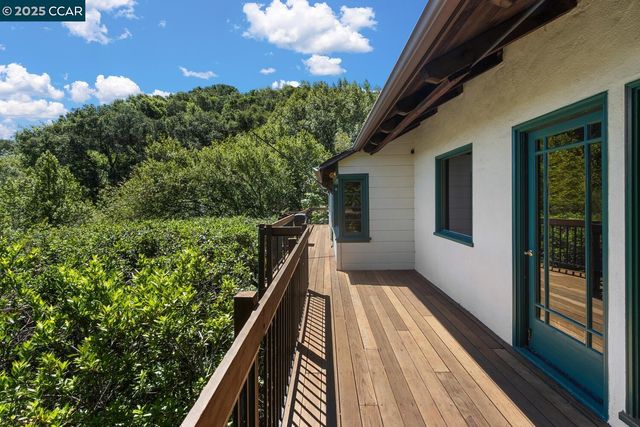 37 La Madronal, Orinda, CA 94563