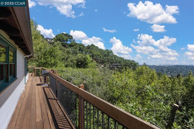 37 La Madronal, Orinda, CA 94563