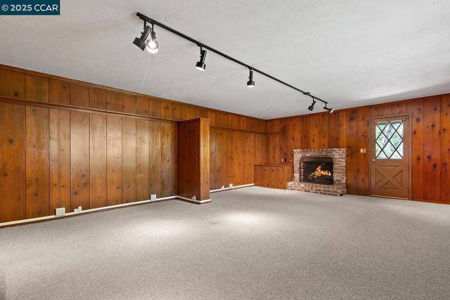 37 La Madronal, Orinda, CA 94563