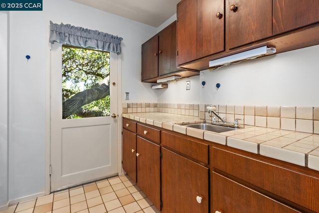 37 La Madronal, Orinda, CA 94563
