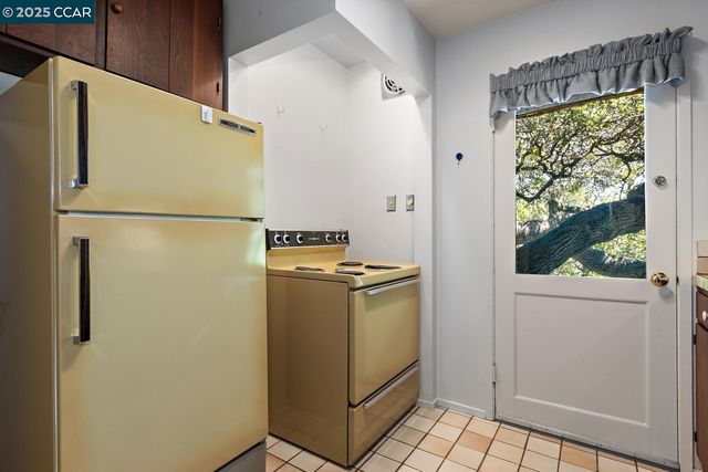 37 La Madronal, Orinda, CA 94563