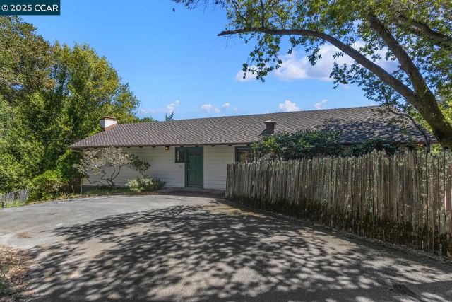 37 La Madronal, Orinda, CA 94563
