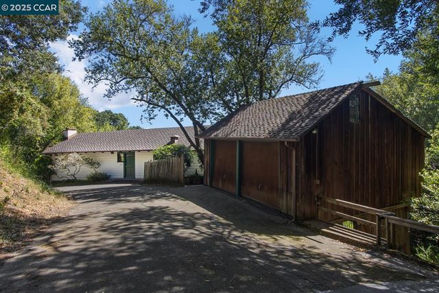 37 La Madronal, Orinda, CA 94563