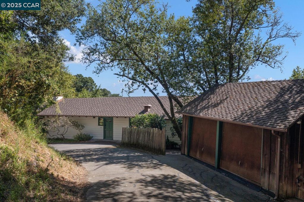 37 La Madronal, Orinda, CA 94563