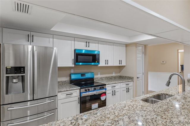 4856 S Driftwood Way, Homosassa, FL 34448