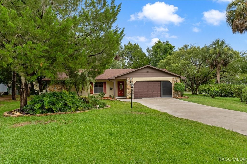 4856 S Driftwood Way, Homosassa, FL 34448