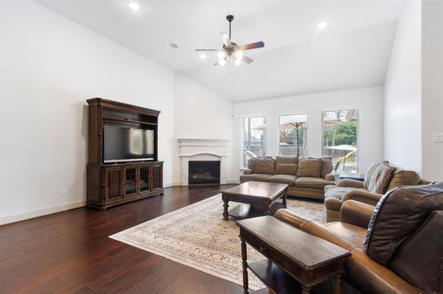 307 Council Oak Court, Magnolia, TX 77354