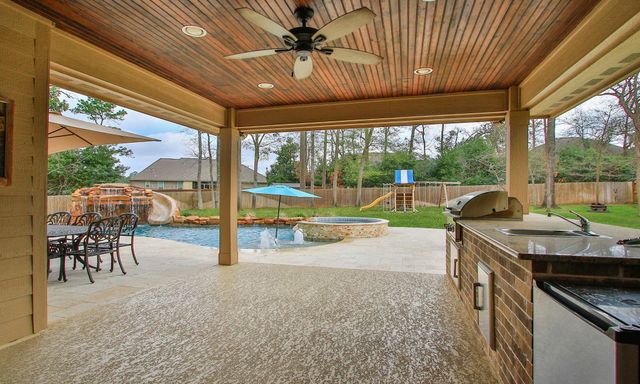 307 Council Oak Court, Magnolia, TX 77354