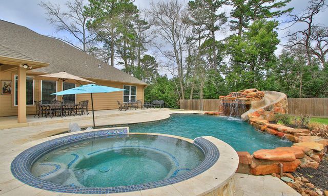 307 Council Oak Court, Magnolia, TX 77354