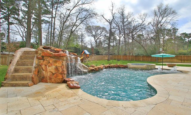 307 Council Oak Court, Magnolia, TX 77354